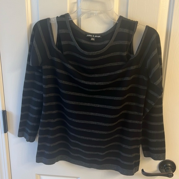 Acrylic sweater, shoulder-baring - Picture 1 of 1